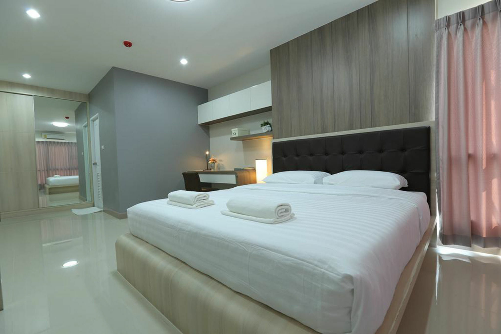 Central Place Serviced Apartment Angsila Chonburi Buitenkant foto